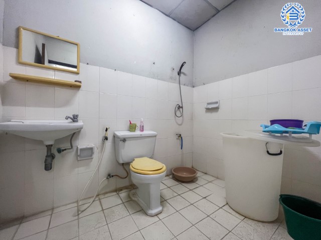 *****ทาวน์เฮ้าส์มือสองกรุงเทพมหานคร ม.เวียงเทพ2 ช่างอากาศอุทิศ เนื้อที่ 20 ตร.ว. ฟังก์ชัน 2 ห้องนอน 2 ห้องน้ำ 1 ที่จอดรถ แถมฟรี! 1 เครื่องปรับอากาศ บนทำเลเพียง 10 นาทีก็ถึงสนามบินดอนเมือง ใกล้รถไฟฟ้าสายสีแดง "สถานีดอนเมือง" และทางด่วน "อุตราภิมุข"